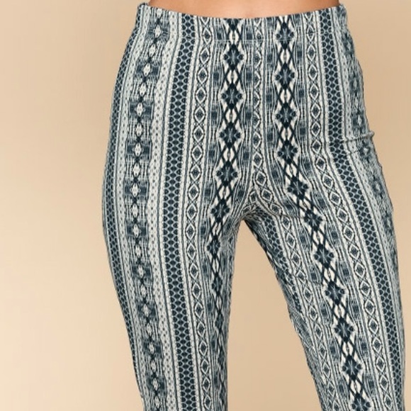 Flared high waisted pants - Picture 2 of 4